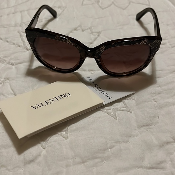 🍃💕NIB Valentino Mauve Pearl Lace Cateye Sunnies - Picture 7 of 9